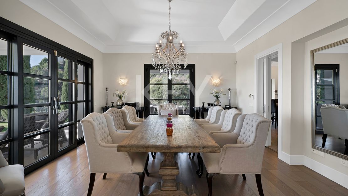 Stunning Andalusían-inspired Villa with Panoramic Sea and Mountain Views in Mone Mayor, Benahavis