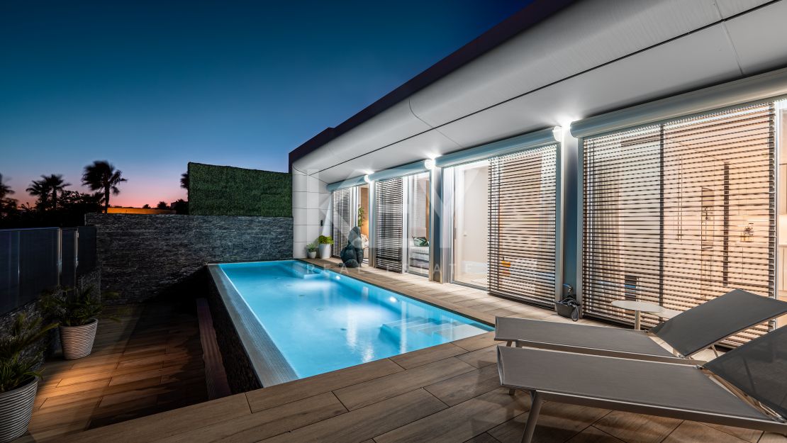 Beach Front Luxury Villa with Panoramic Seaviews in Estepona