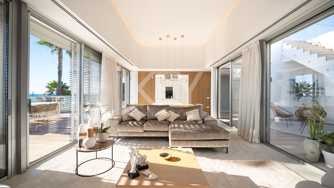 Beach Front Luxury Villa with Panoramic Seaviews in Estepona