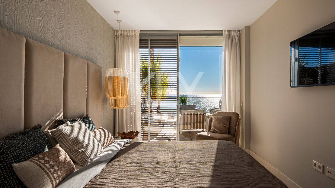 Beach Front Luxury Villa with Panoramic Seaviews in Estepona