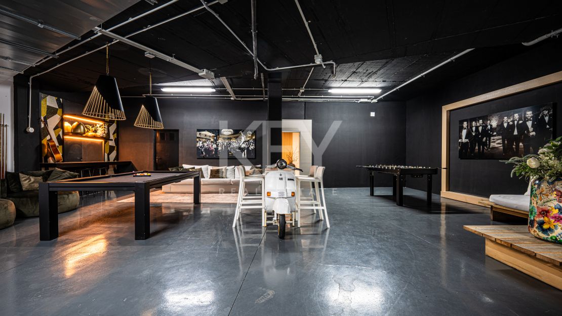 Beach Front Luxury Villa with Panoramic Seaviews in Estepona