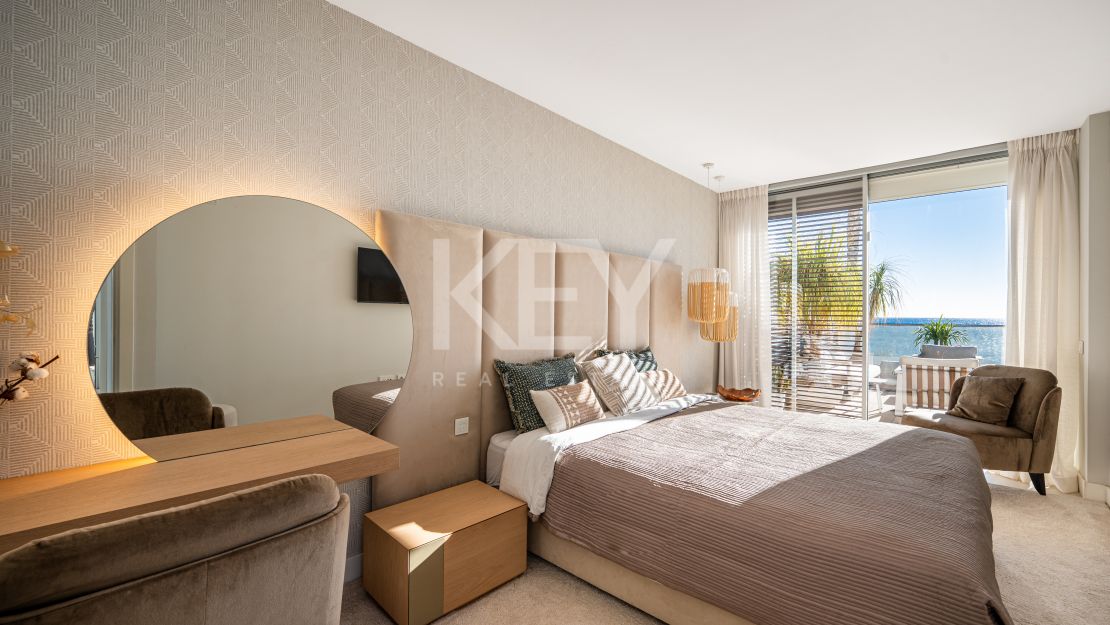 Beach Front Luxury Villa with Panoramic Seaviews in Estepona