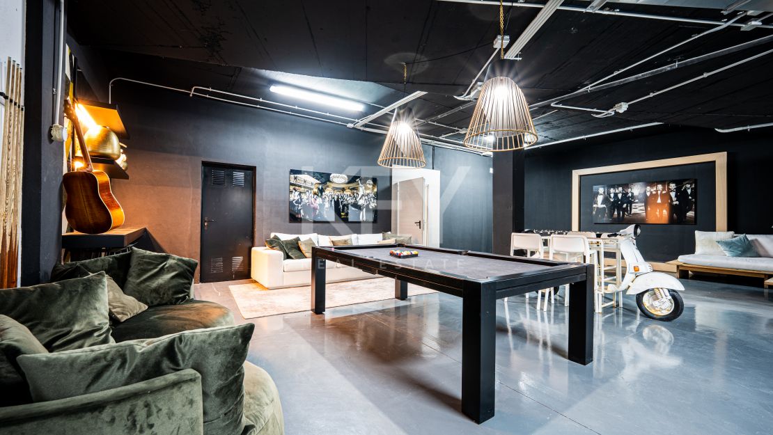 Beach Front Luxury Villa with Panoramic Seaviews in Estepona