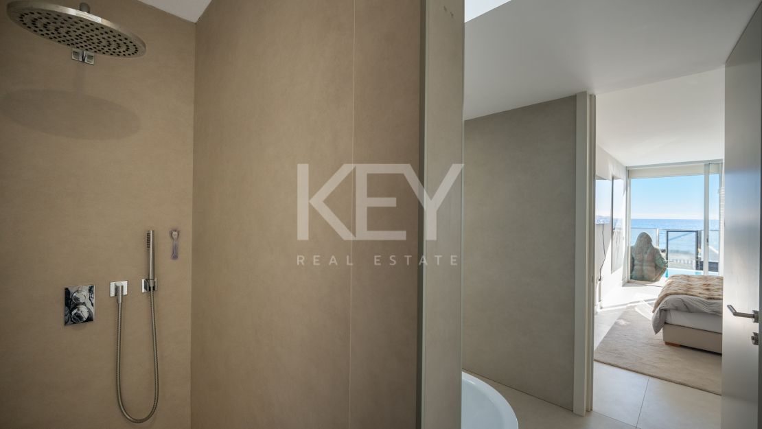 Beach Front Luxury Villa with Panoramic Seaviews in Estepona