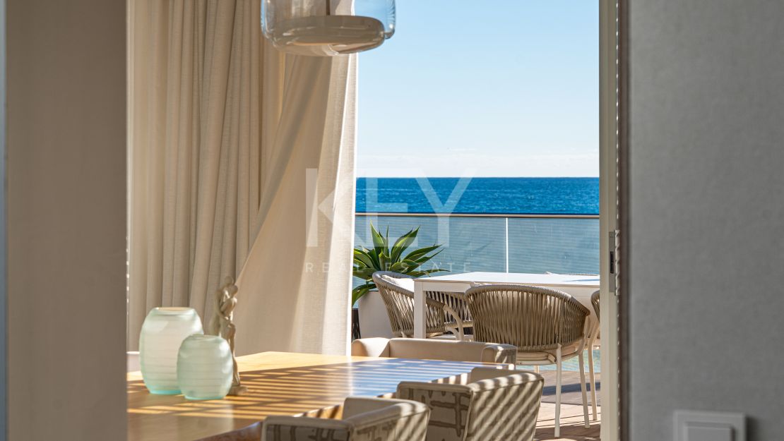 Beach Front Luxury Villa with Panoramic Seaviews in Estepona