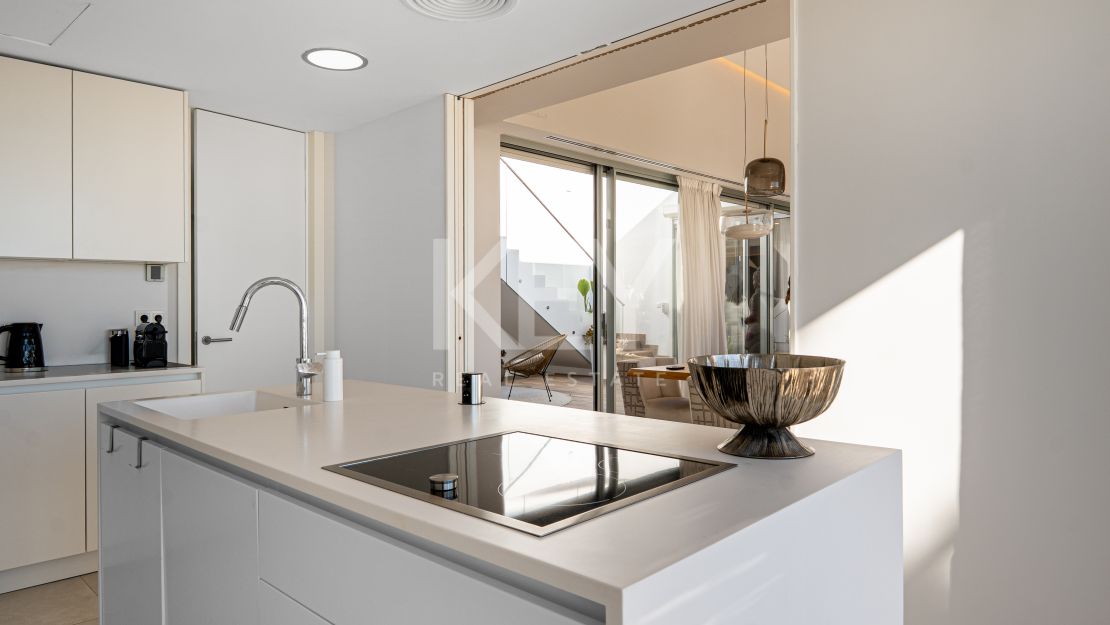 Beach Front Luxury Villa with Panoramic Seaviews in Estepona