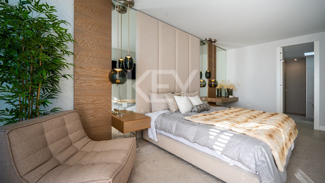 Beach Front Luxury Villa with Panoramic Seaviews in Estepona