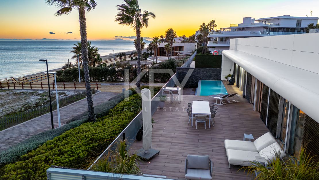 Beach Front Luxury Villa with Panoramic Seaviews in Estepona