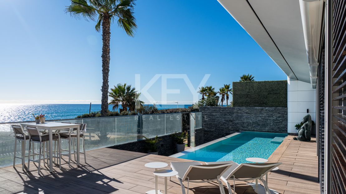 Beach Front Luxury Villa with Panoramic Seaviews in Estepona