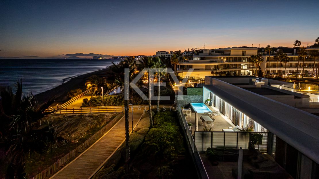 Beach Front Luxury Villa with Panoramic Seaviews in Estepona