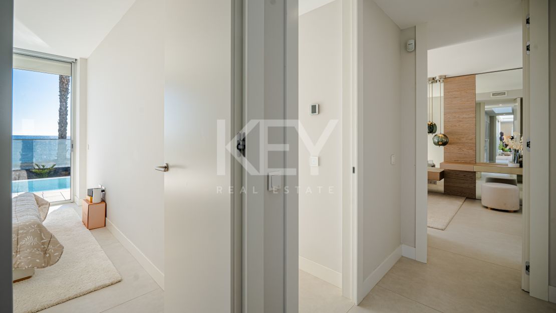 Beach Front Luxury Villa with Panoramic Seaviews in Estepona