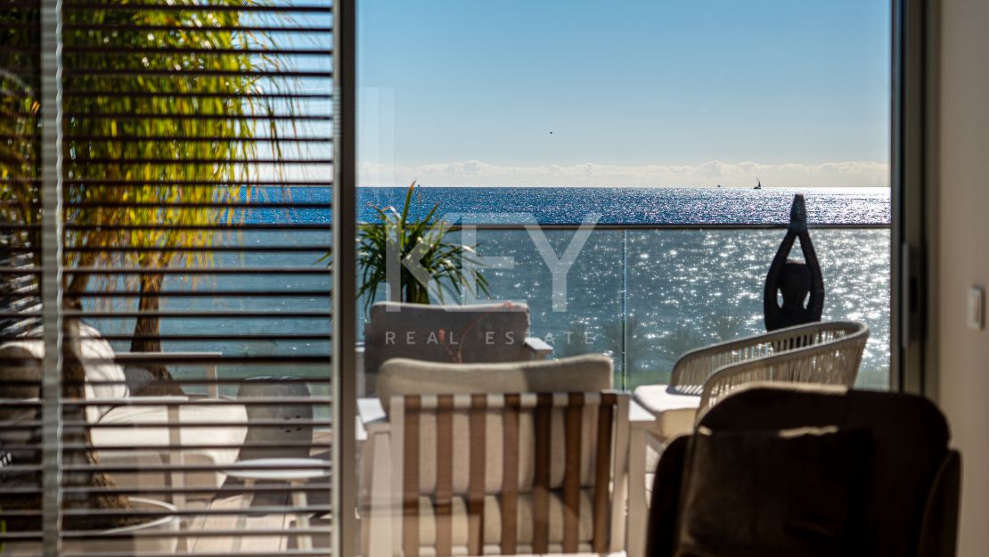 Beach Front Luxury Villa with Panoramic Seaviews in Estepona