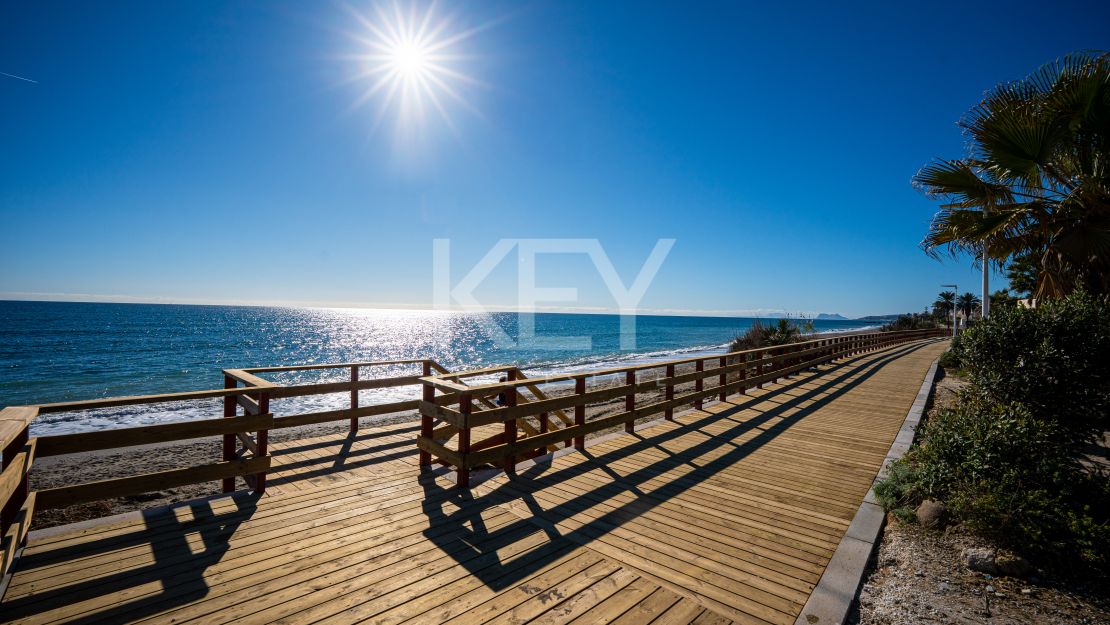 Beach Front Luxury Villa with Panoramic Seaviews in Estepona