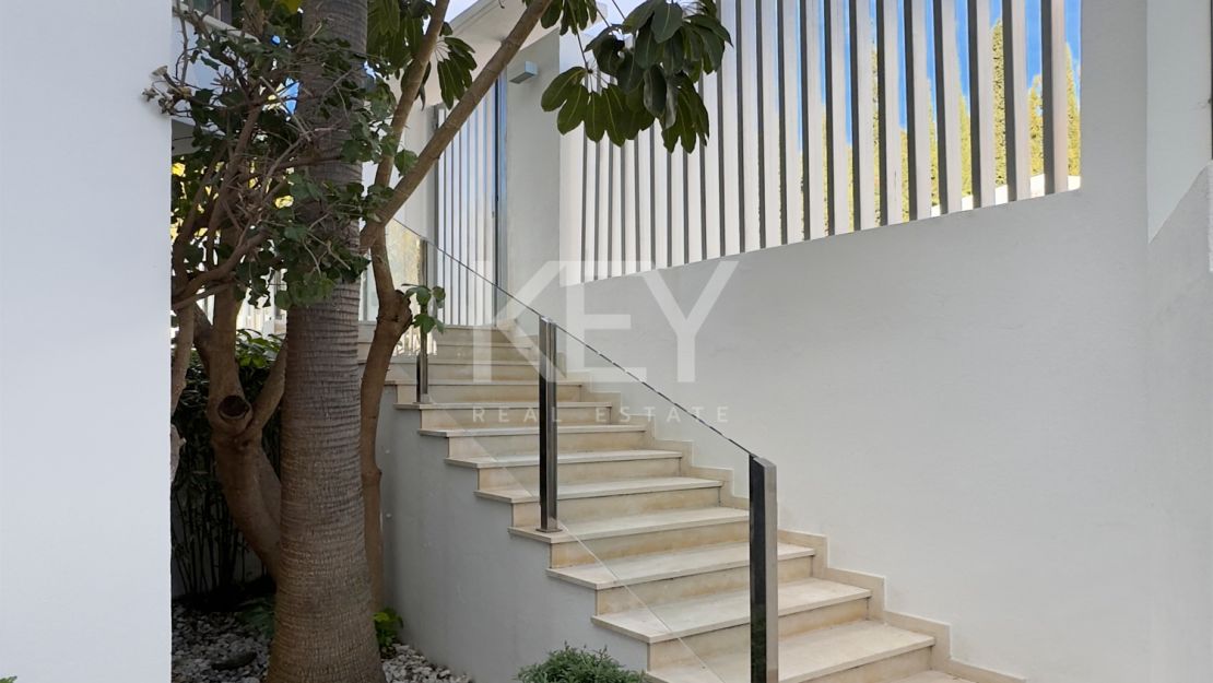 Elegante adosado situado en la prestigiosa zona de Sierra Blanca