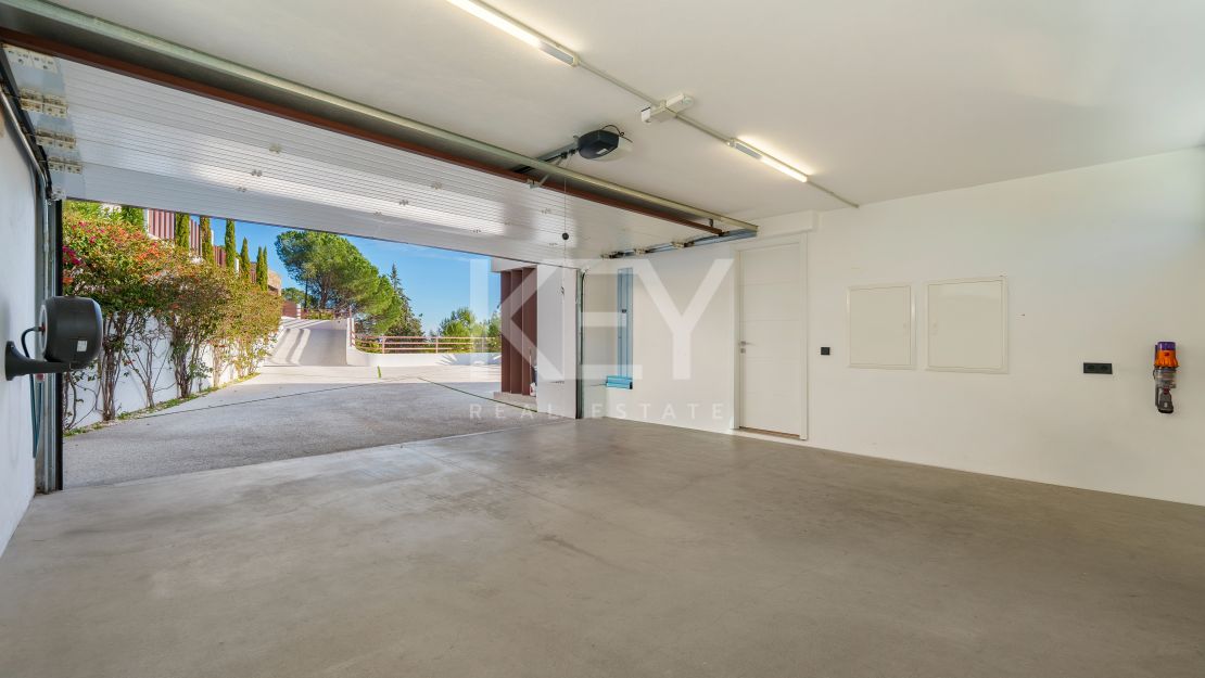 Contemporary Luxury Villa in El Madroñal, Benahavis, Marbella