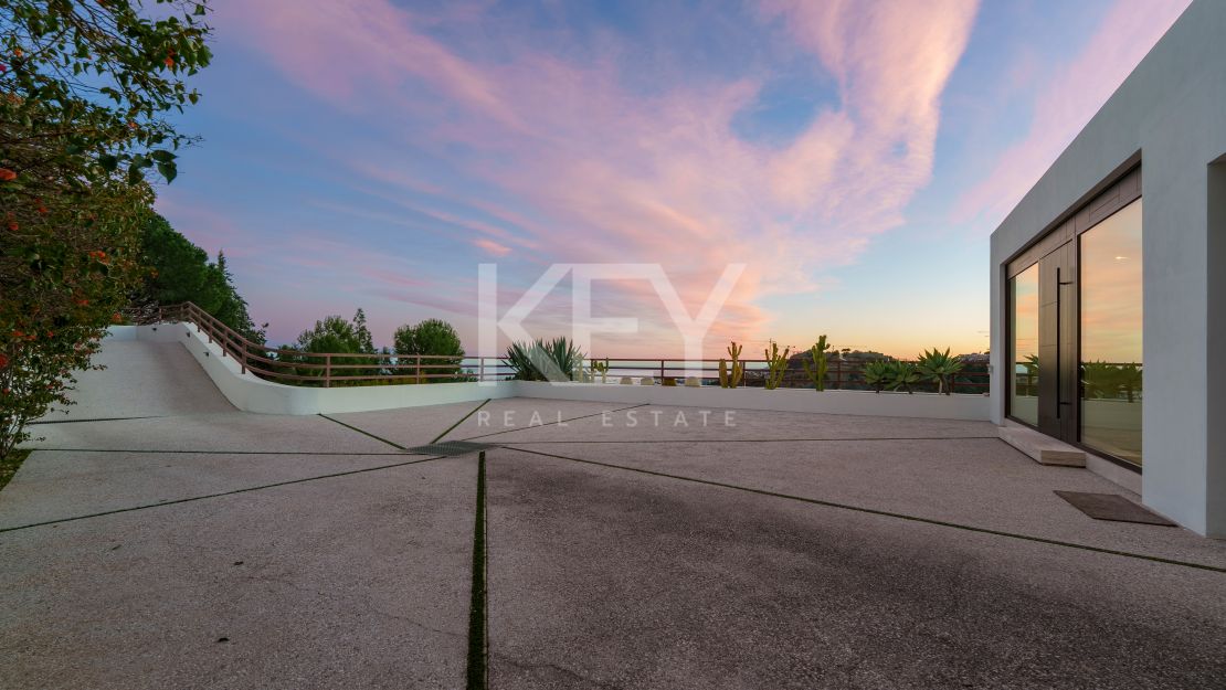 Contemporary Luxury Villa in El Madroñal, Benahavis, Marbella