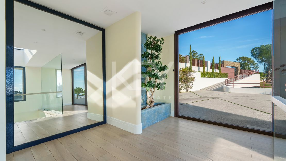 Contemporary Luxury Villa in El Madroñal, Benahavis, Marbella