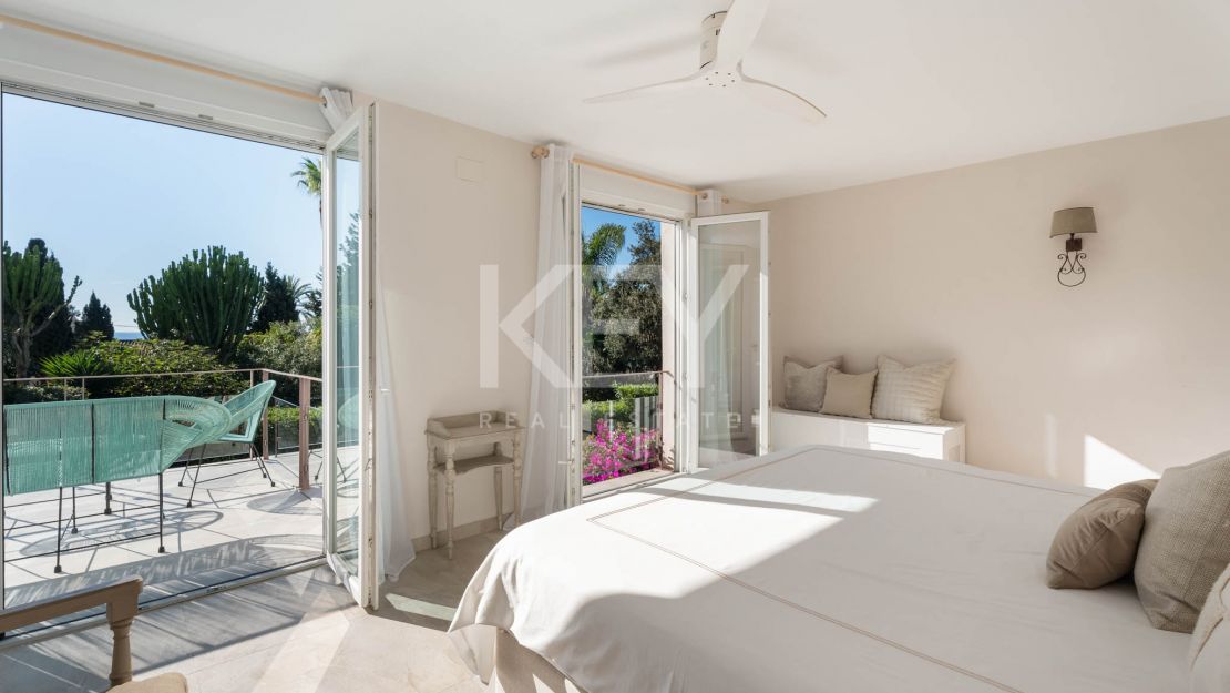 Elegant Family Villa with Outdoor Living and Prime Location -El Rosario, Marbella East