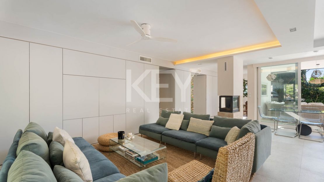 Elegant Family Villa with Outdoor Living and Prime Location -El Rosario, Marbella East