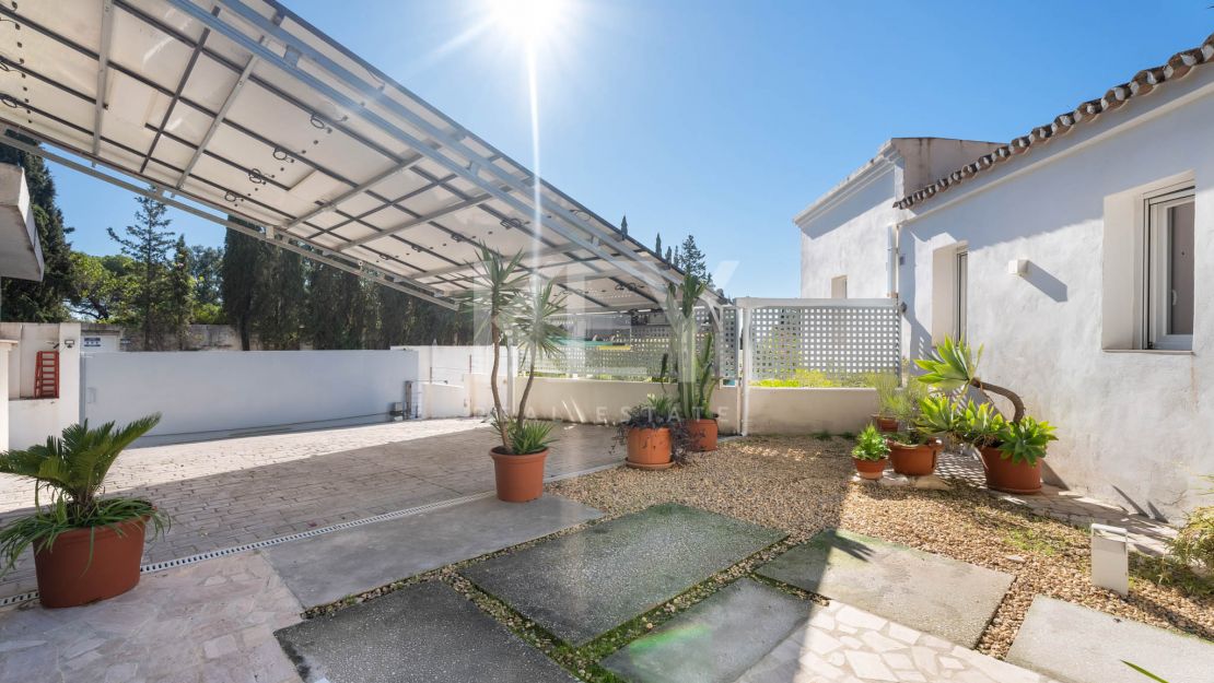 Elegant Family Villa with Outdoor Living and Prime Location -El Rosario, Marbella East