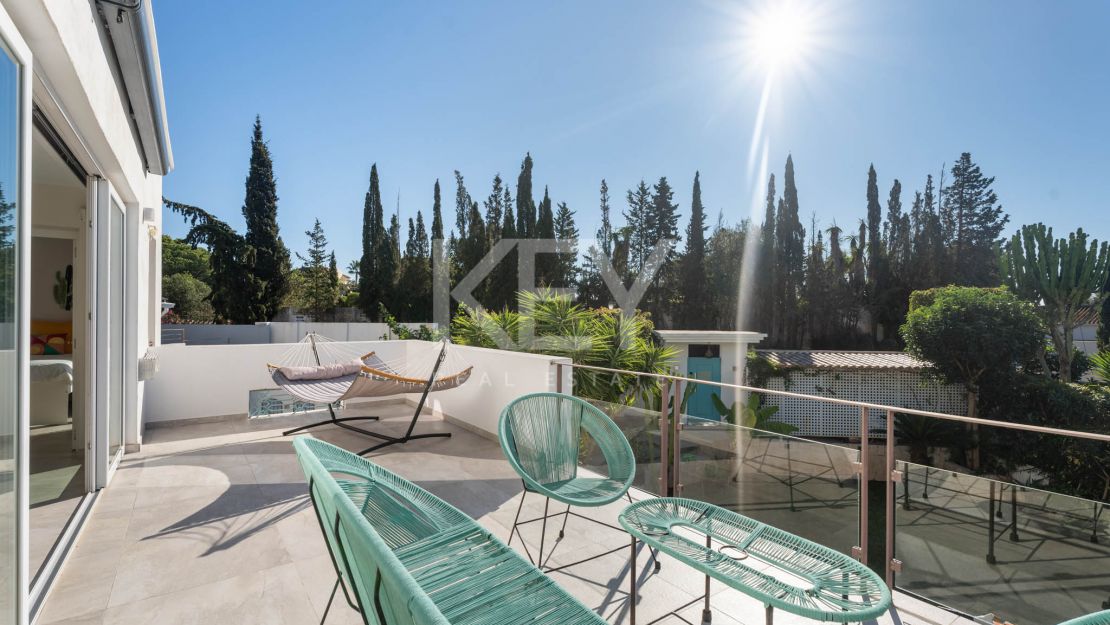 Elegant Family Villa with Outdoor Living and Prime Location -El Rosario, Marbella East