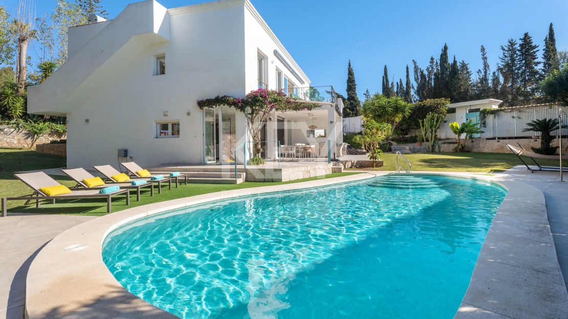 Elegant Family Villa with Outdoor Living and Prime Location -El Rosario, Marbella East
