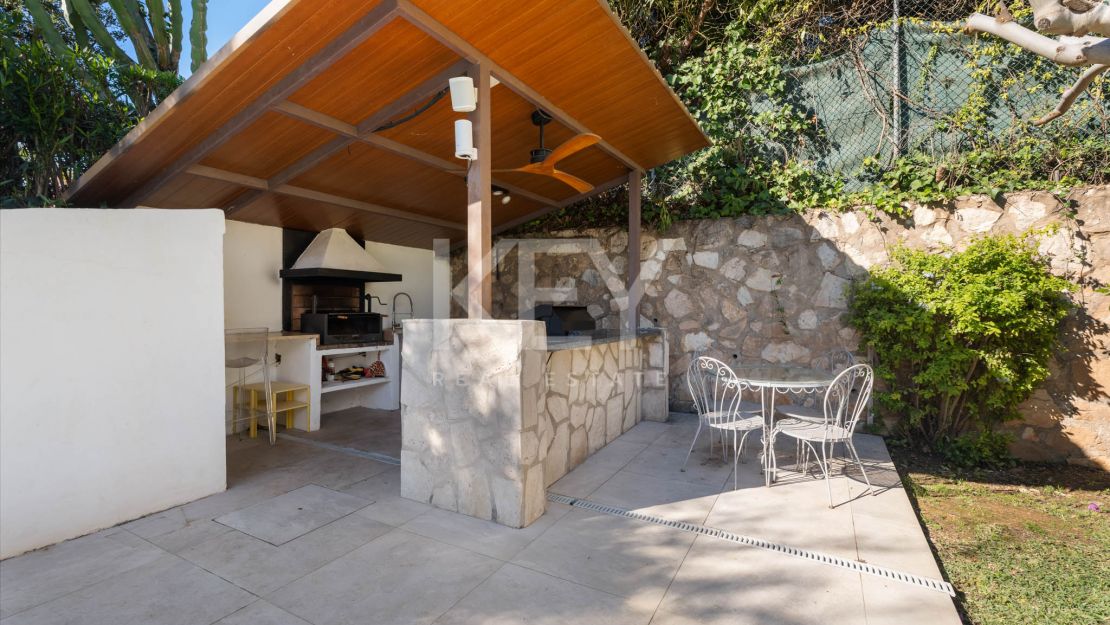 Elegant Family Villa with Outdoor Living and Prime Location -El Rosario, Marbella East