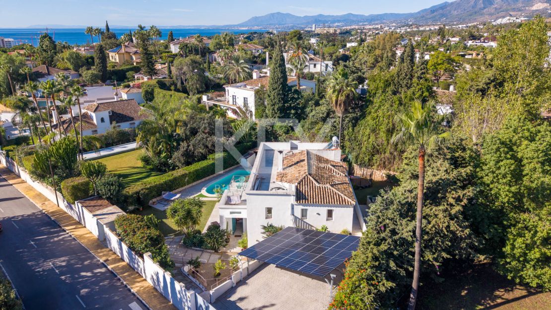 Elegant Family Villa with Outdoor Living and Prime Location -El Rosario, Marbella East