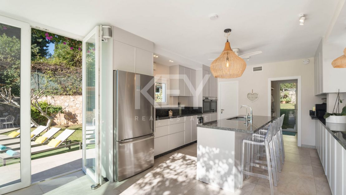 Elegant Family Villa with Outdoor Living and Prime Location -El Rosario, Marbella East