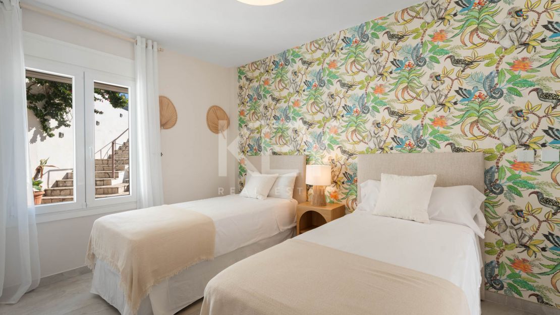 Elegant Family Villa with Outdoor Living and Prime Location -El Rosario, Marbella East