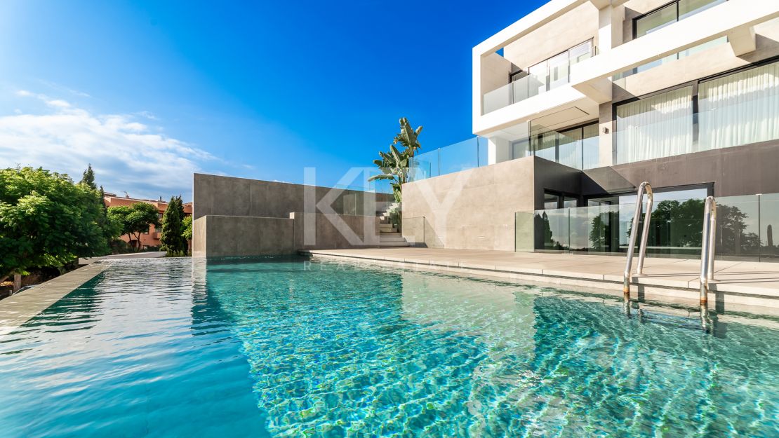 Marvellous Villa with Panoramic Sea Views in Los Flamingos Golf, Marbella