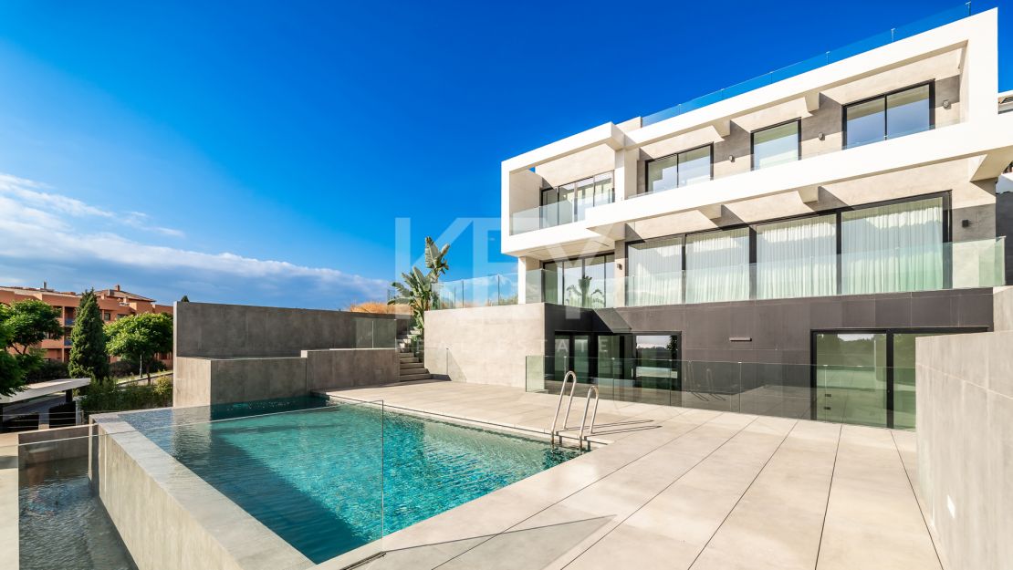 Marvellous Villa with Panoramic Sea Views in Los Flamingos Golf, Marbella