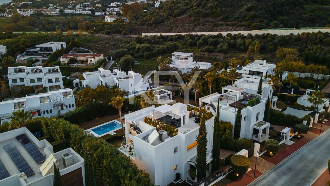 Contemporary Luxury Villa In Los Olivos, Nueva Andalucía