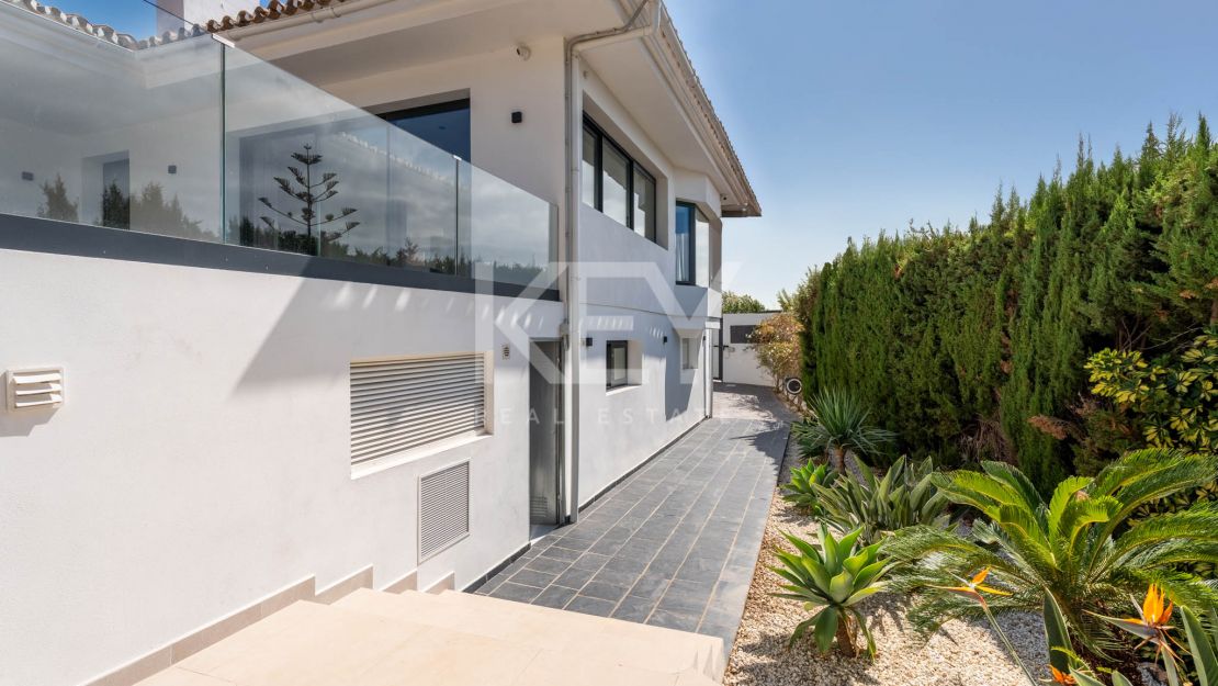 A Superb Modern Villa Walk to the Beach with Panoramic Views