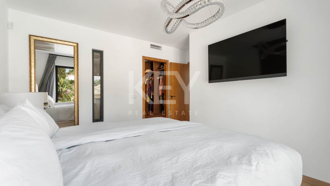 A Superb Modern Villa Walk to the Beach with Panoramic Views