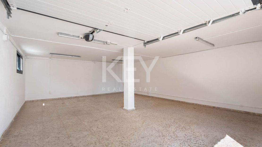 A Superb Modern Villa Walk to the Beach with Panoramic Views