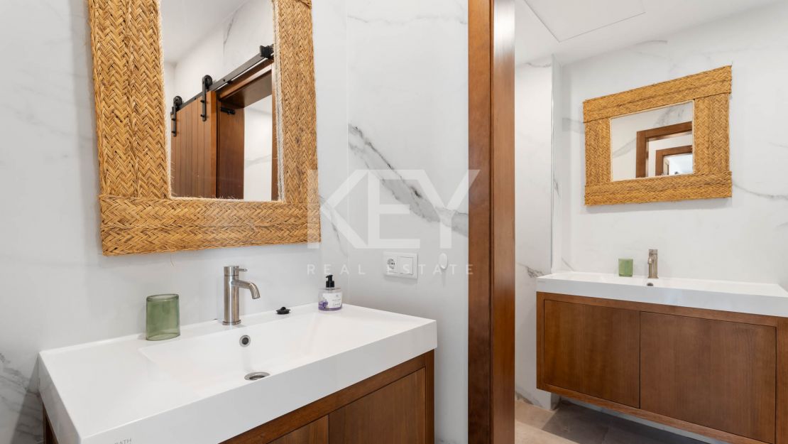 A Superb Modern Villa Walk to the Beach with Panoramic Views