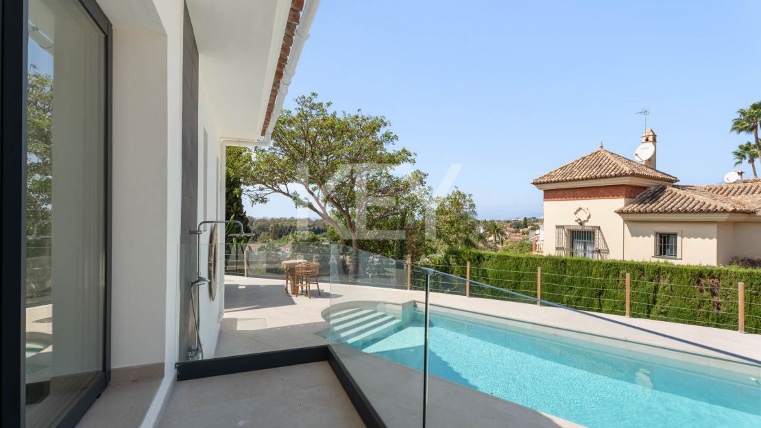A Superb Modern Villa Walk to the Beach with Panoramic Views