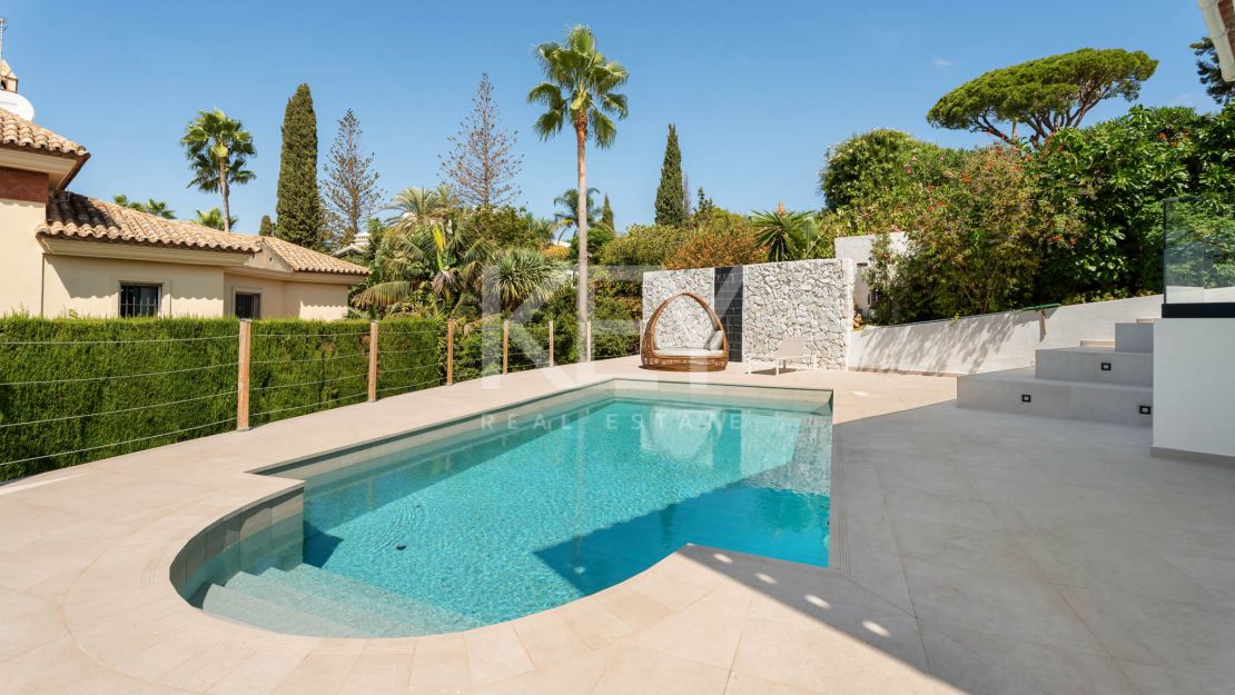 A Superb Modern Villa Walk to the Beach with Panoramic Views