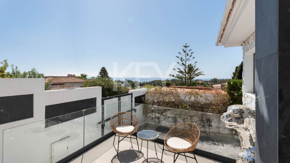 A Superb Modern Villa Walk to the Beach with Panoramic Views