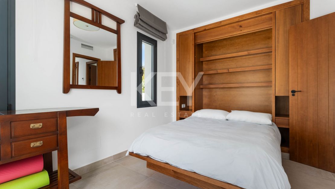 A Superb Modern Villa Walk to the Beach with Panoramic Views