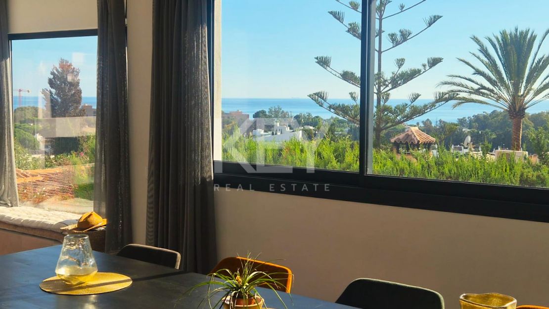 A Superb Modern Villa Walk to the Beach with Panoramic Views