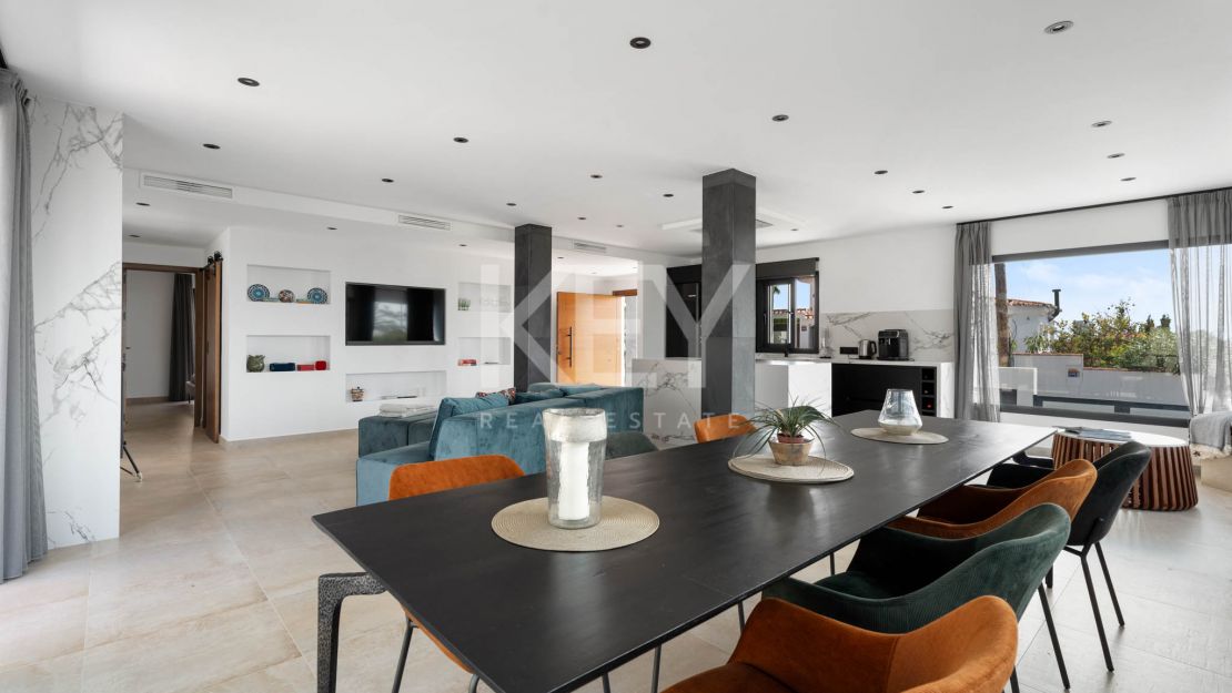 A Superb Modern Villa Walk to the Beach with Panoramic Views