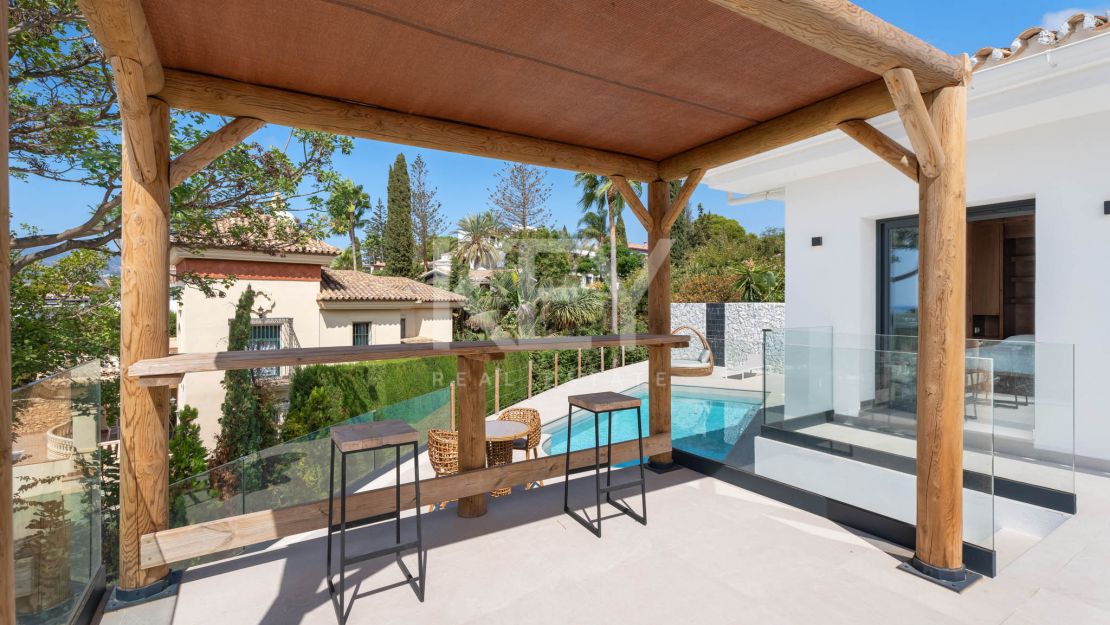 A Superb Modern Villa Walk to the Beach with Panoramic Views