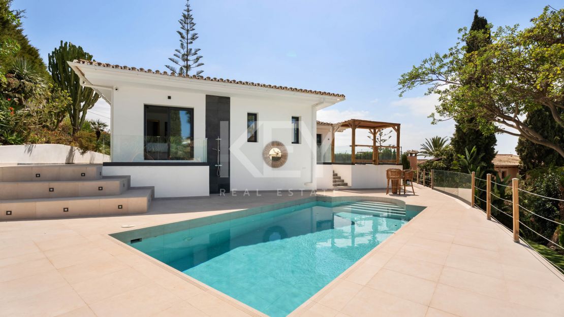 A Superb Modern Villa Walk to the Beach with Panoramic Views
