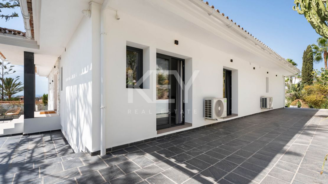 A Superb Modern Villa Walk to the Beach with Panoramic Views