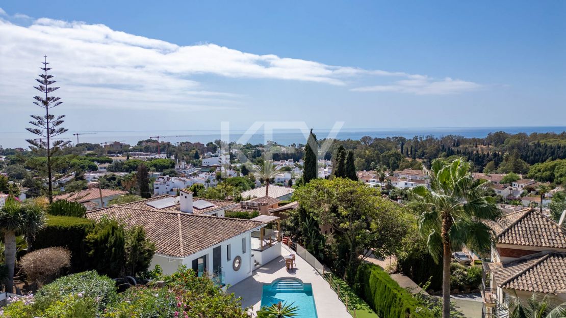 A Superb Modern Villa Walk to the Beach with Panoramic Views