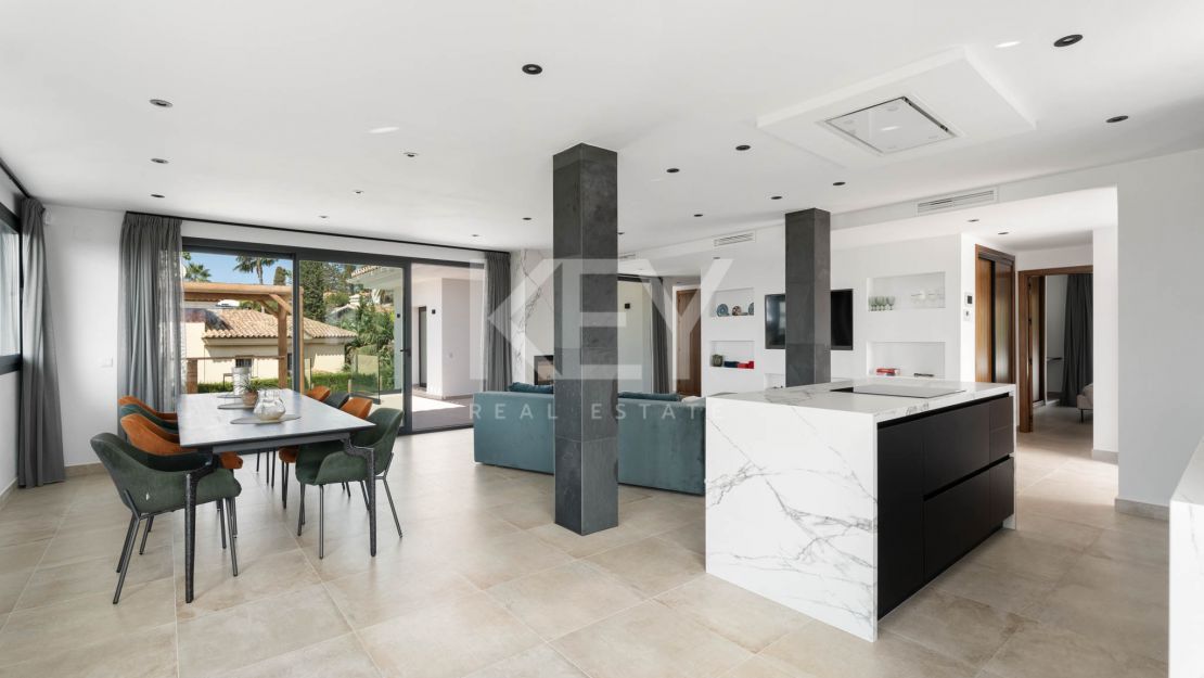 A Superb Modern Villa Walk to the Beach with Panoramic Views