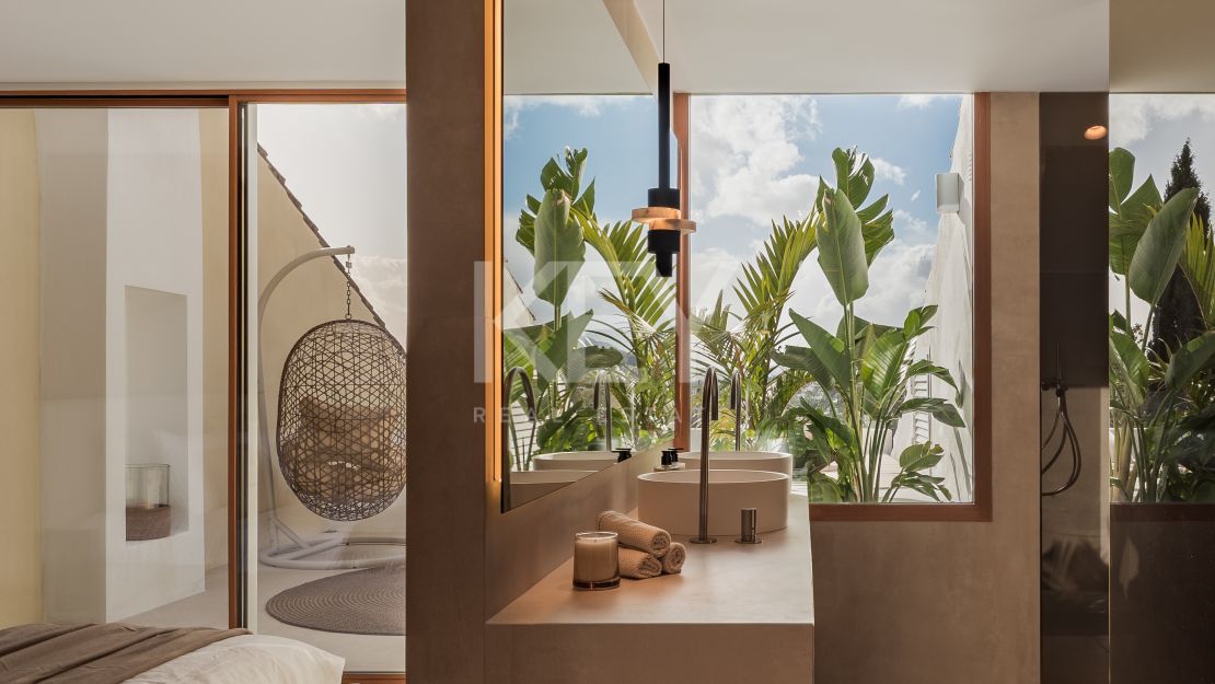 Beautiful Townhouse for Sale near Golf and Schools in Aloha, Marbella