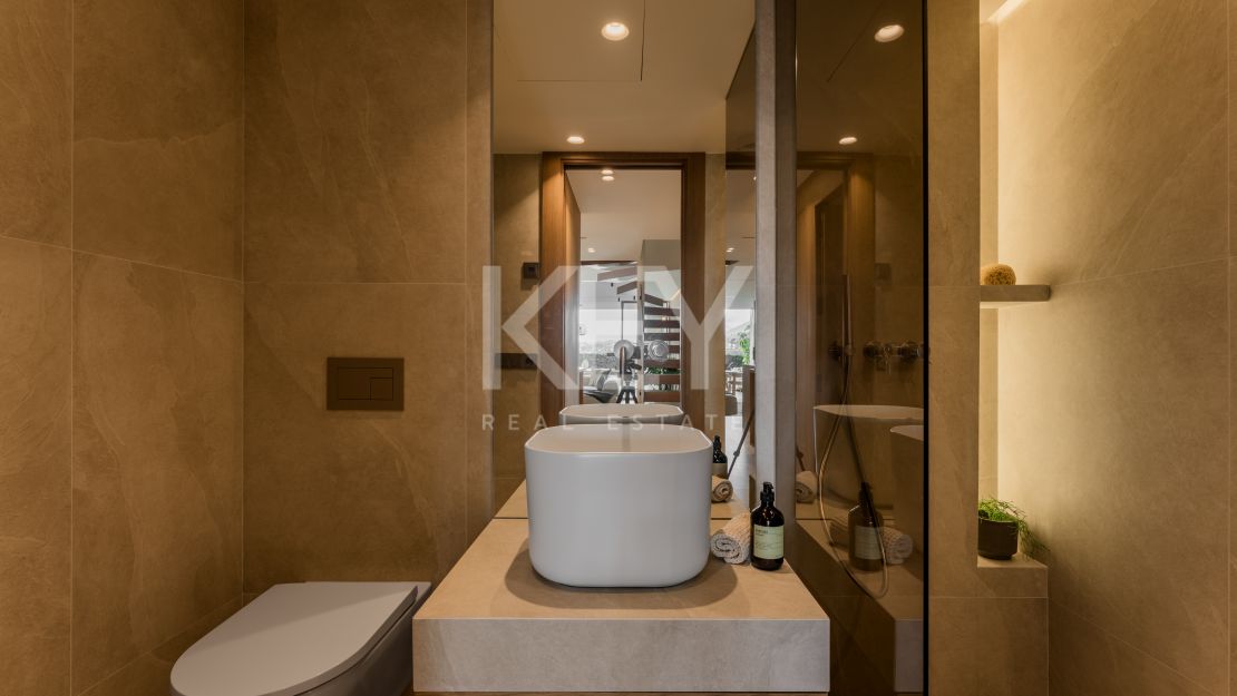 Beautiful Townhouse for Sale near Golf and Schools in Aloha, Marbella